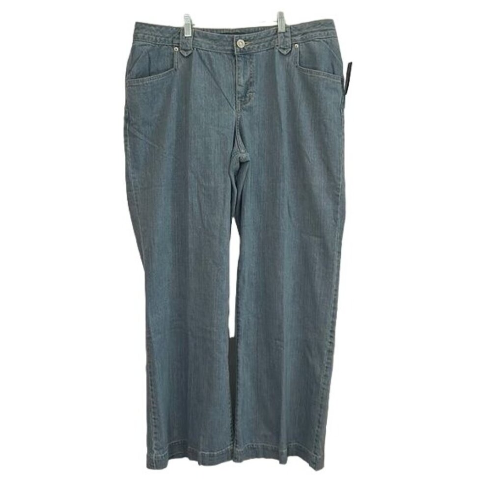 NWT, Lane Bryant, Venezia Light Blue Wide Leg Jeans, Size 3 (18) Red Triangle.